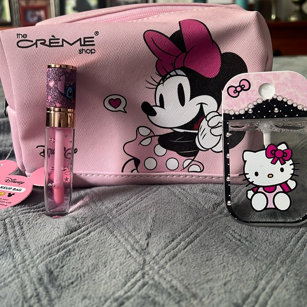 4 piece Disney Cosmetic Set - Picture 2 of 8